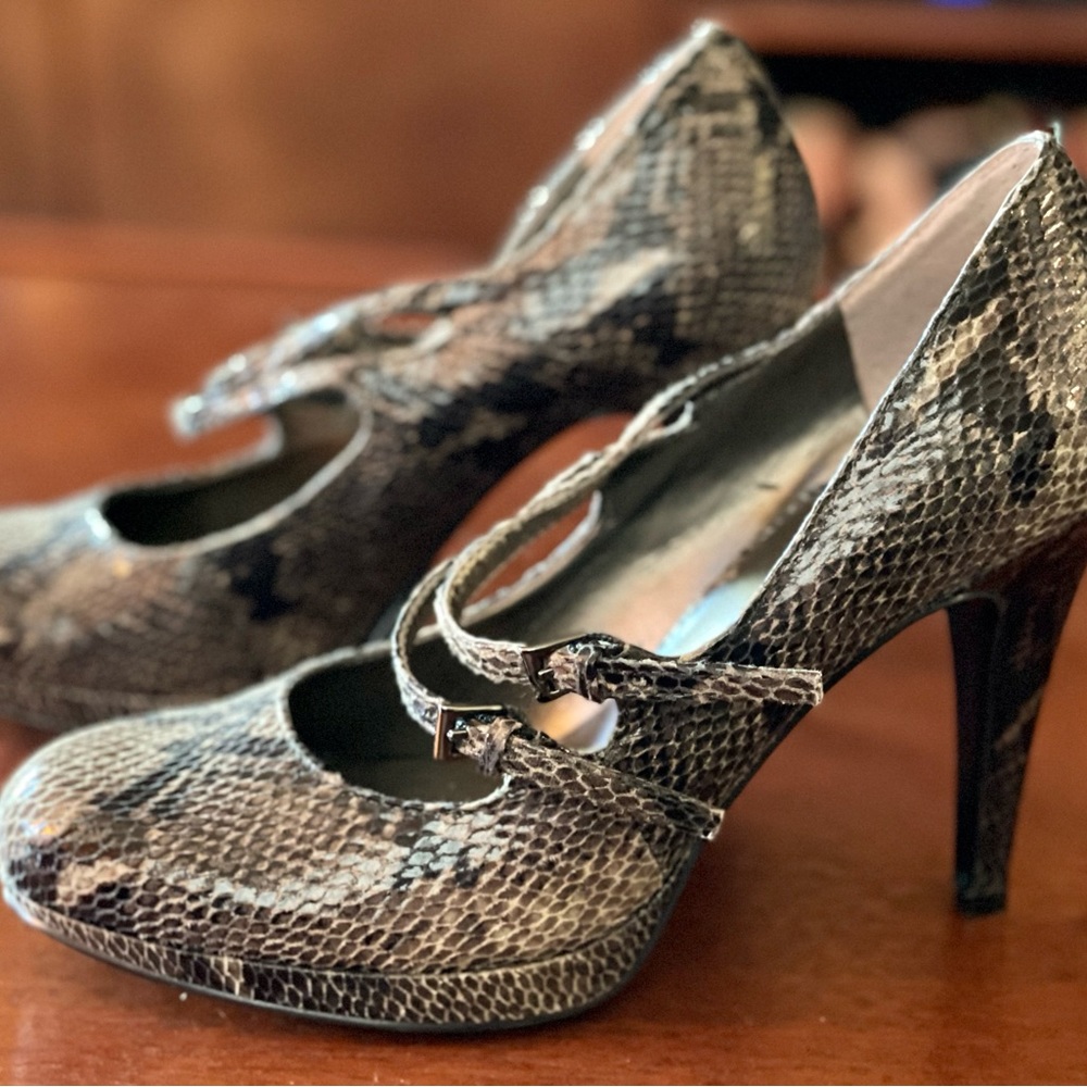 Women’s Nine West Snake Skin Pattern Mary Jane Heels Shoes size 7